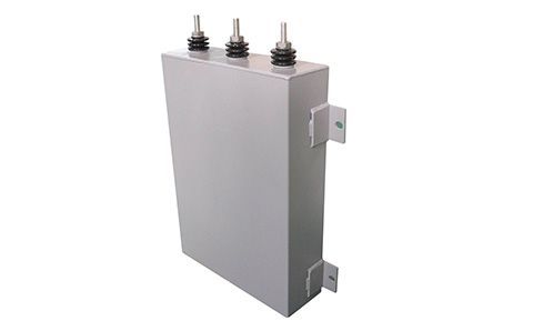 電容器的容量大小與什么有關(guān)？為什么？